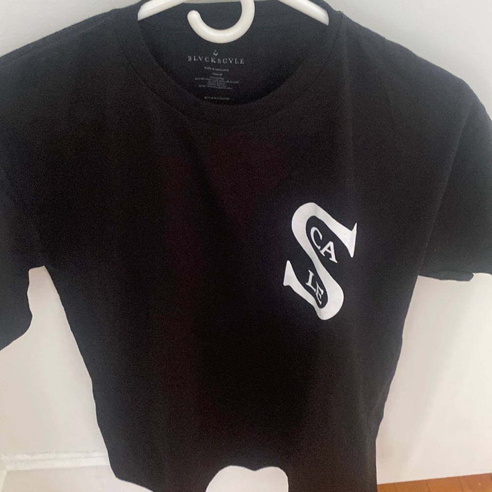 Black scale t shirt